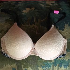 Victoria’s Secret Pink beautiful bra NWT!